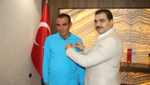 Canpolat’tan ayın personeline ödül