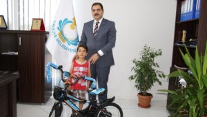 Koca yürekli minik Ömer’e ödül 