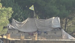 Teröristler sınırdaki bez parçalarını söktü 