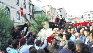 Şehidin cenazesinde bazı vatandaşlar CHP'ye tepki gösterdi 