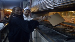 Della Miles Urfalı Kebapçı Aziz Usta İle Ocak Başına Geçti
