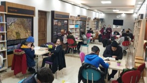 10 Sayfa Kitap Okuyana Ücretsiz Çay İkram Ediliyor