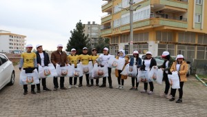 Öğrenciler Ev Ev Gezerek Atıkları Topluyor