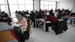 Tatilini Fırsat Bilen Öğrenciler Gençlik Merkezine Akın Etti