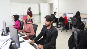 Haliliye'de gençler bilgisayar öğreniyor 