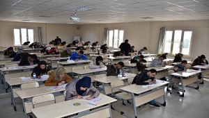 HRÜ'de 5300 Adaya YÖS Sınavı Düzenlendi