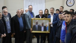 Kuş, gece gündüz vatandaşların taleplerini dinliyor 