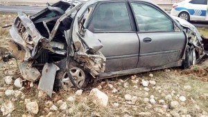 Lastiği Patlayan Otomobil Devrildi 5 Yaralı