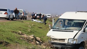 Otomobil Dönerken Minibüs Çarptı 2 Yaralı