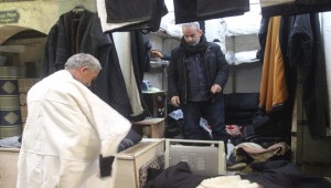 Şanlıurfalı Vatandaşlar Koyun Derisi Kürkleri Alıyor