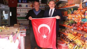 Akçakale Esnafına TÜRK Bayrağı Dağıtıldı