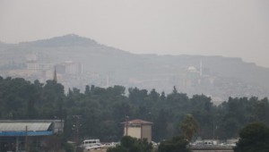 Toz taşınımı yağmurla birlikte çamura dönüştü 