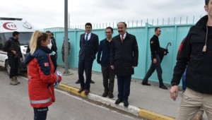 Vali Erin Telabyad’da mesafeyi koruyor 