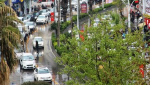Urfa'da Dolu Sürücülere Zor Anlar Yaşattı