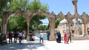 Balıklıgöl maskeli ve sosyal mesafeli ziyarete açıldı 