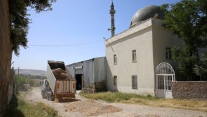 Horzum Mahallesi toz ve çamurdan arındırılıyor 