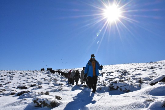 Sarıkamış şehitlerini anmak için bin 910 rakımlı, karla kaplı Karacadağ’a çıktılar ( Video Haber )