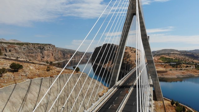 Nissibi Köprüsü’nden 7 yılda 4 milyondan fazla araç geçti ( Video Haber )