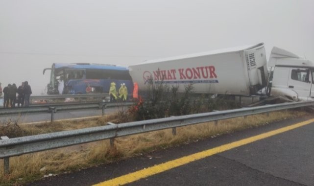 Şanlıurfa-Gaziantep otoyolu otobüs ve 2 tırın karıştığı kaza: 1 öldü, 15 yaralı.(VİDEO)