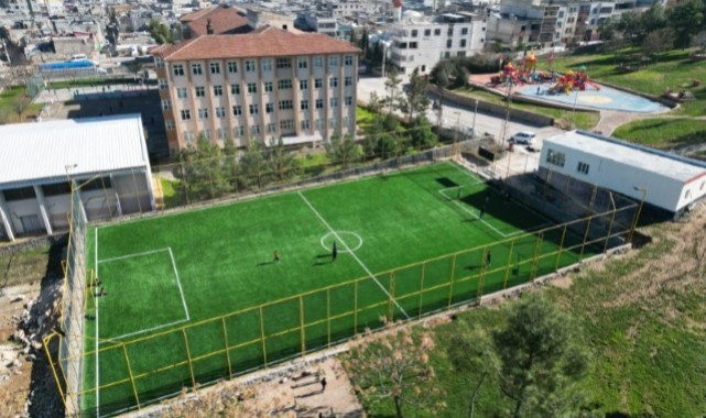 Büyükşehir’den gençlere bir halı saha daha (Video)