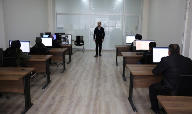 Karamek kursları kadınlara yeni ufuklar açıyor (Video)