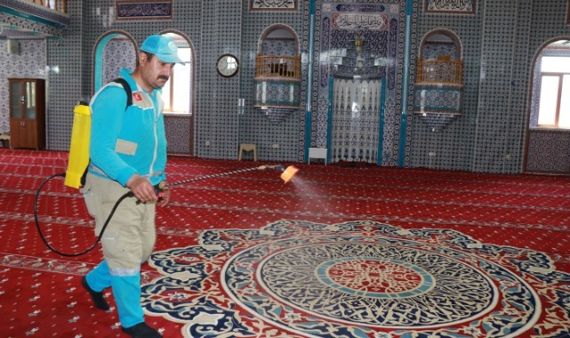 İbadethaneler, bayram namazına hazırlandı (video)