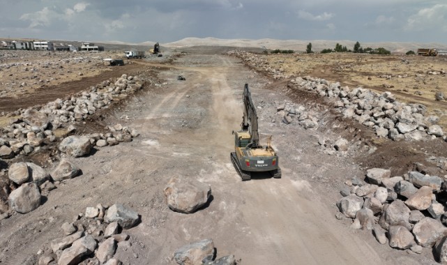 Dağeteğinde yeni yol açma çalışmaları sürüyor (video)