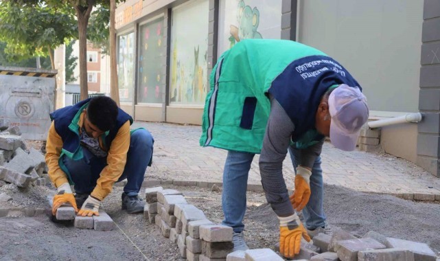 Karaköprü'de yollar üstyapı çalışmalarıyla yenileniyor (video)
