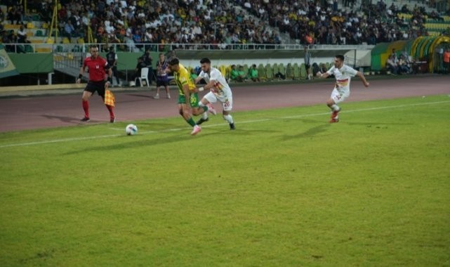Şanlıurfaspor kendi sahasında Yeni Malatyaspor'u 3-0 yendi