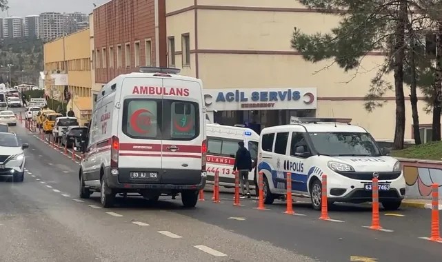 Siverek’te Otomobil Park Halindeki Araçlara Çarptı: 2 Yaralı