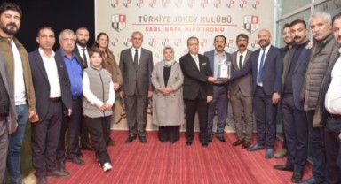 Hilvan Belediyesi Kupası Koşusu: Zafer ve Plaket Töreni!
